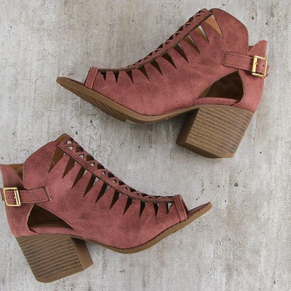 Shoes - 🌸HP🌸 Cutout Peep Toe Booties